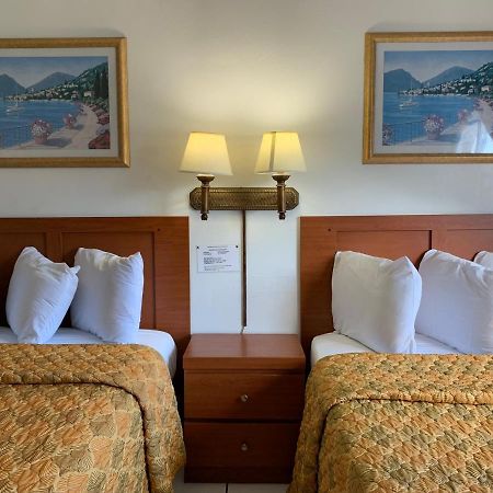 International Inn On The Bay Маями Бийч Екстериор снимка